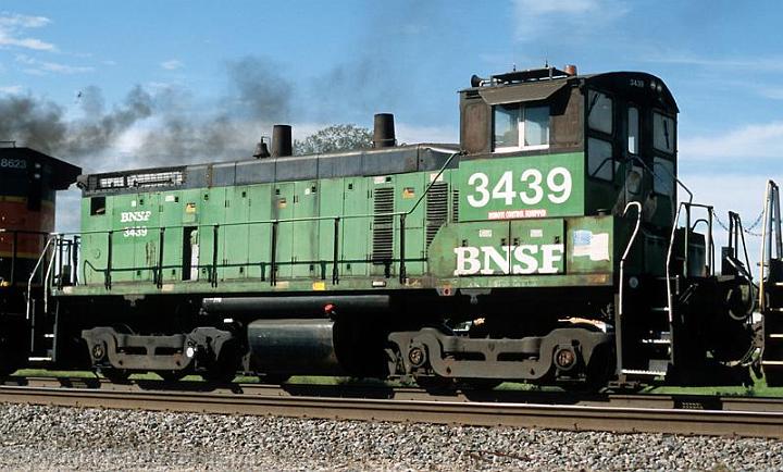 BNSF 3439 SW15.jpg